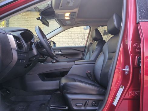 Used 2024 Nissan Rogue SL w/ SL Premium Package image 12