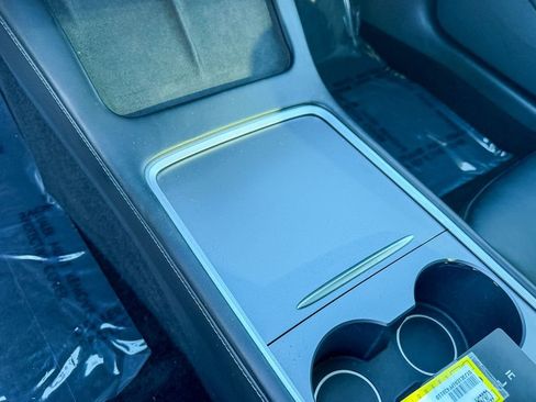 Used 2023 Tesla Model 3 Standard Range image 18