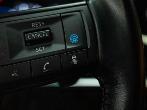 Used 2024 Nissan Pathfinder SV image 19