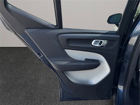 Used 2020 Volvo XC40 T5 Inscription w/ Protection Package image 38