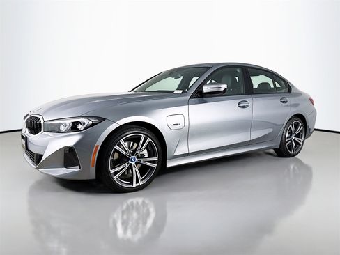 Certified 2023 BMW 330e w/ Premium Package image 3