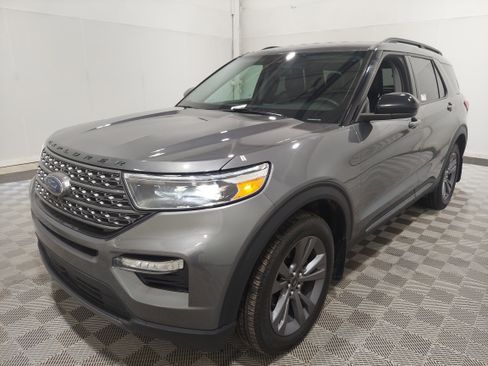 Used 2022 Ford Explorer XLT w/ XLT Sport Appearance Package AWD/4WD image 1