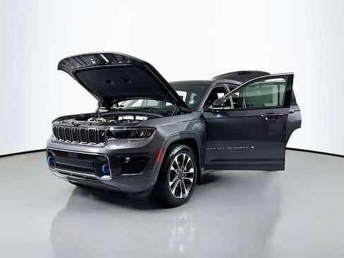 Used 2022 Jeep Grand Cherokee Overland w/ Advanced Protech Group III AWD/4WD image 24