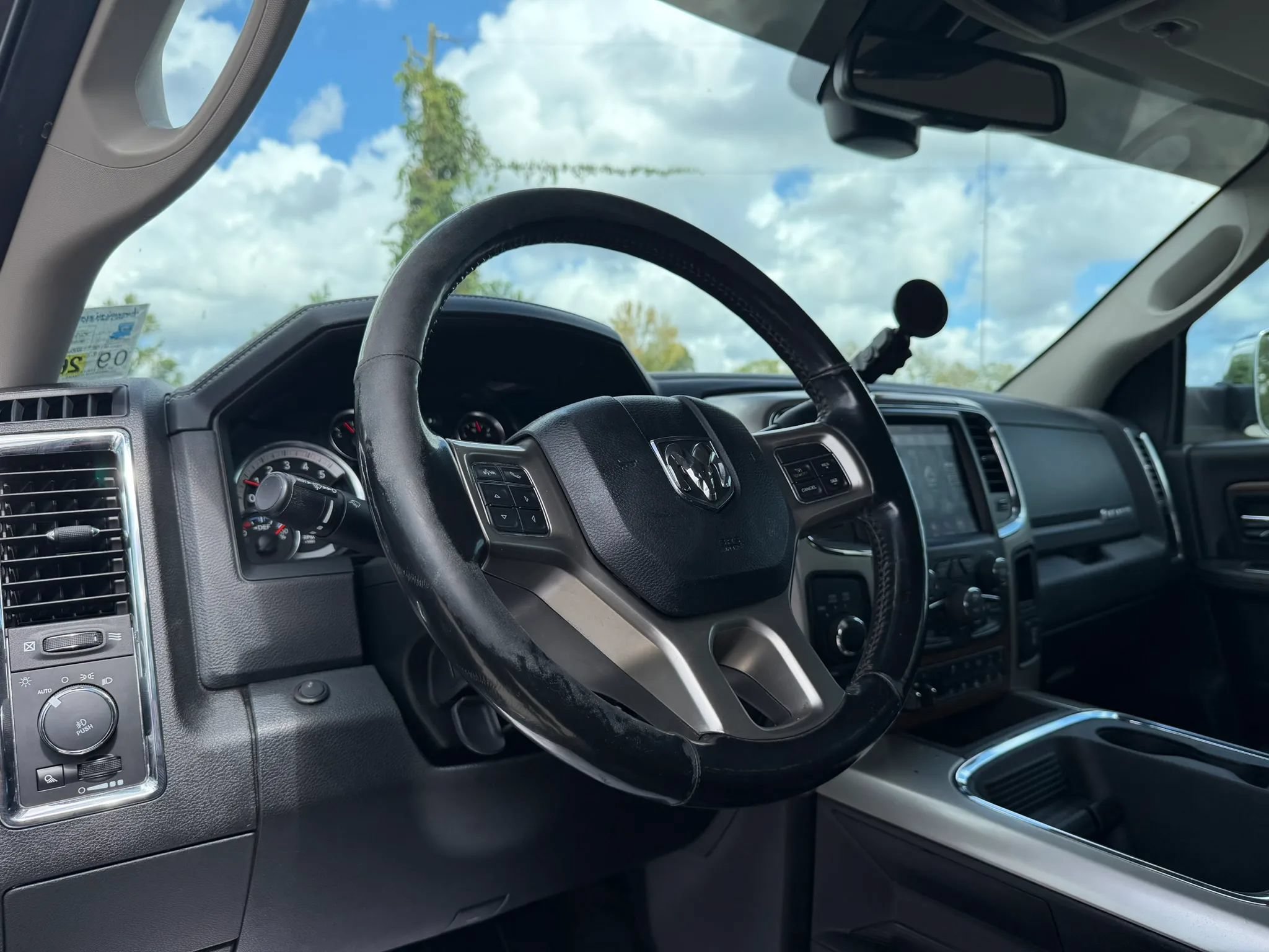 Used 2018 RAM 3500 Laramie AWD/4WD image 13