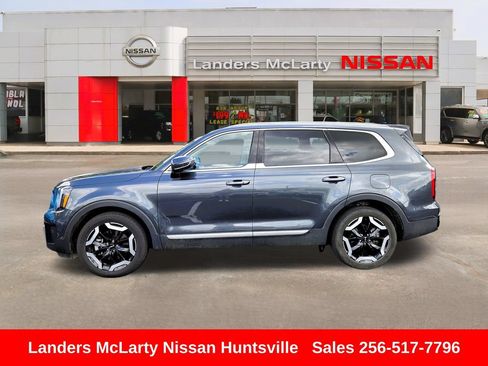 Used 2024 Kia Telluride S w/ S Sunroof Package FWD image 2