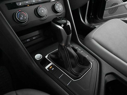 Certified 2022 Volkswagen Taos SE FWD image 27