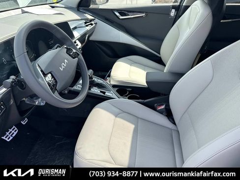 New 2025 Kia Niro EX Touring image 26