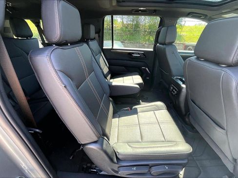 New 2026 Chevrolet Suburban High Country AWD/4WD image 23