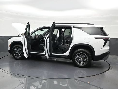 Used 2026 Chevrolet Traverse LT FWD image 36