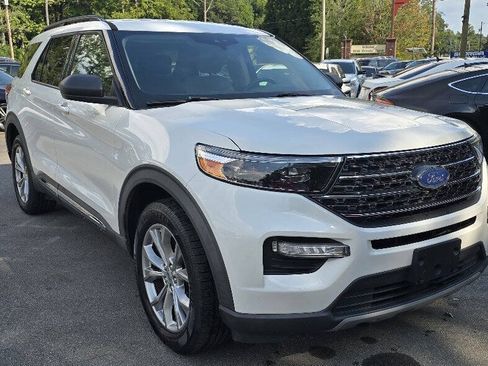 Used 2020 Ford Explorer XLT w/ Equipment Group 202A AWD/4WD image 3