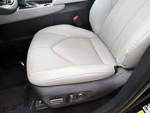 Used 2025 Toyota Grand Highlander AWD image 22
