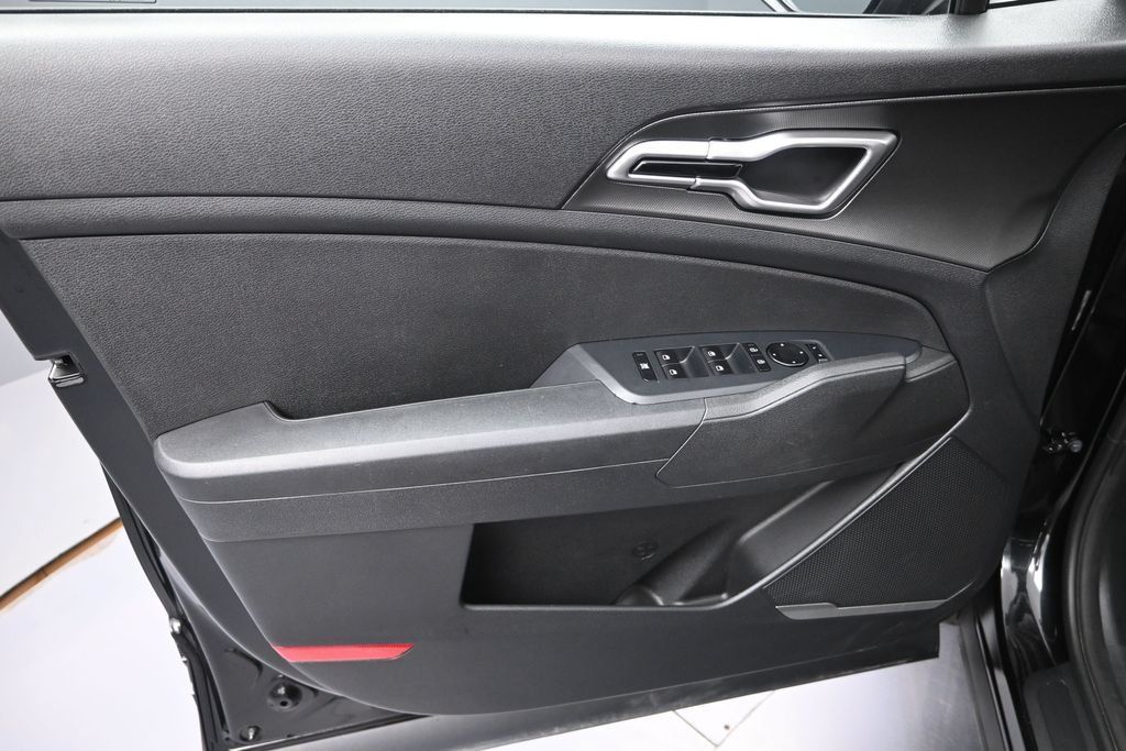 Certified 2026 Kia Sportage LX FWD image 9
