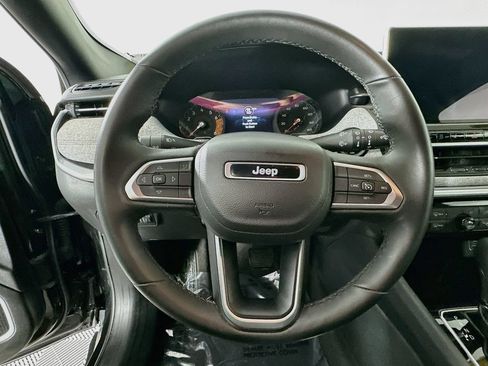 Certified 2023 Jeep Compass Latitude AWD/4WD image 18