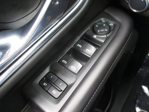 Used 2021 GMC Yukon SLT RWD image 32