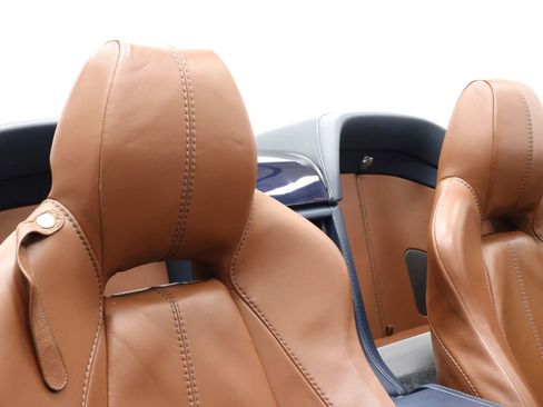 Used 2014 Aston Martin V8 Vantage Roadster image 67