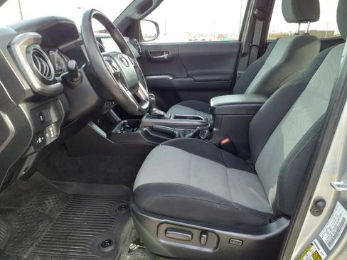 Used 2022 Toyota Tacoma TRD Off-Road AWD/4WD image 12