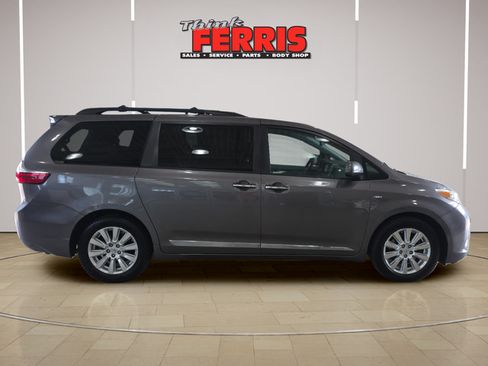 Used 2017 Toyota Sienna XLE Premium AWD/4WD image 6