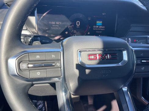 Used 2025 GMC Acadia Elevation image 15