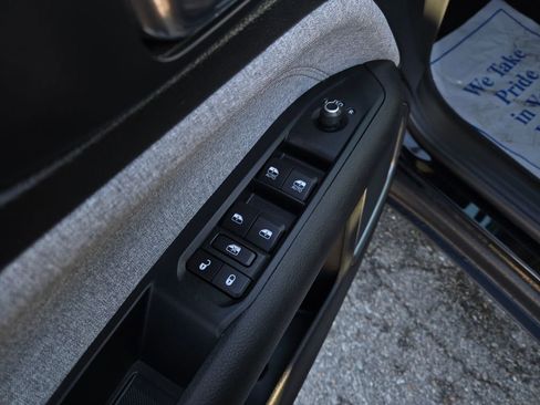 Used 2022 Jeep Compass Latitude image 11