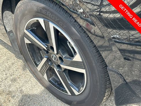 Used 2025 Nissan Sentra SV w/ Trunk Package image 4