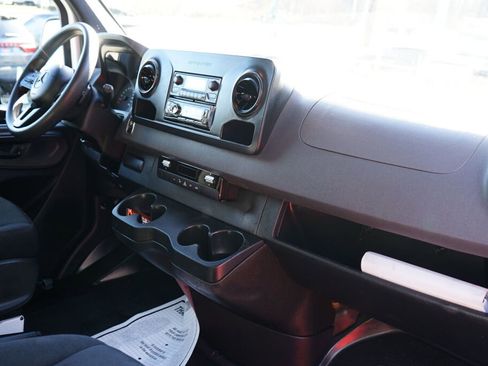Used 2019 Mercedes-Benz Sprinter 144 image 19