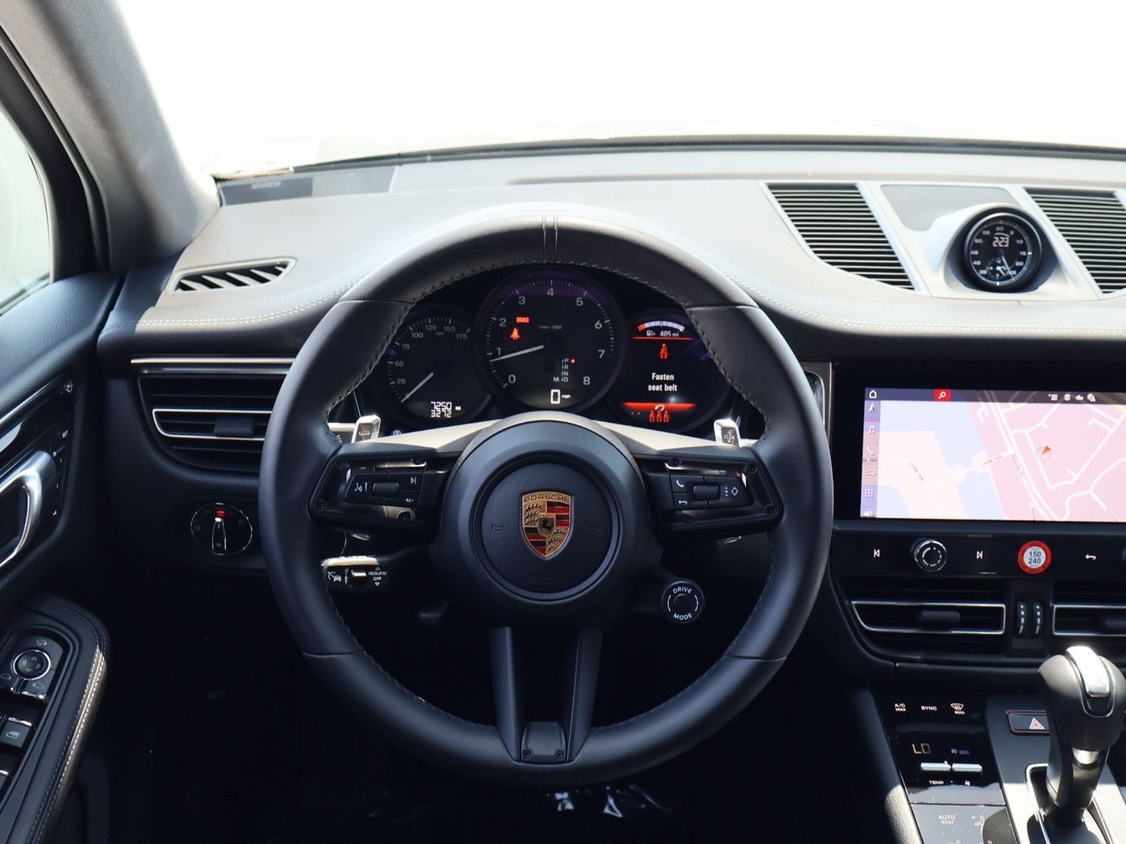 Certified 2026 Porsche Macan AWD/4WD image 15