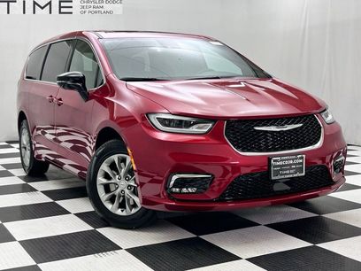 New 2026 Chrysler Pacifica Select