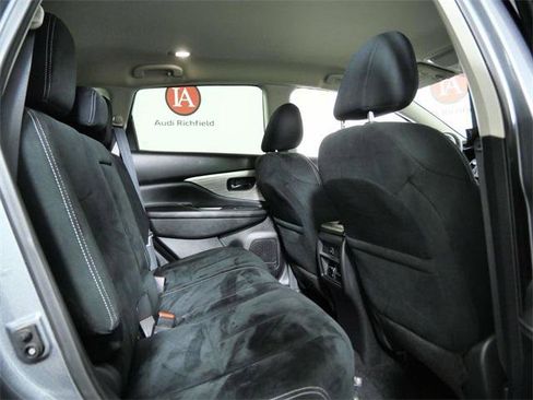Used 2018 Nissan Murano SV image 13