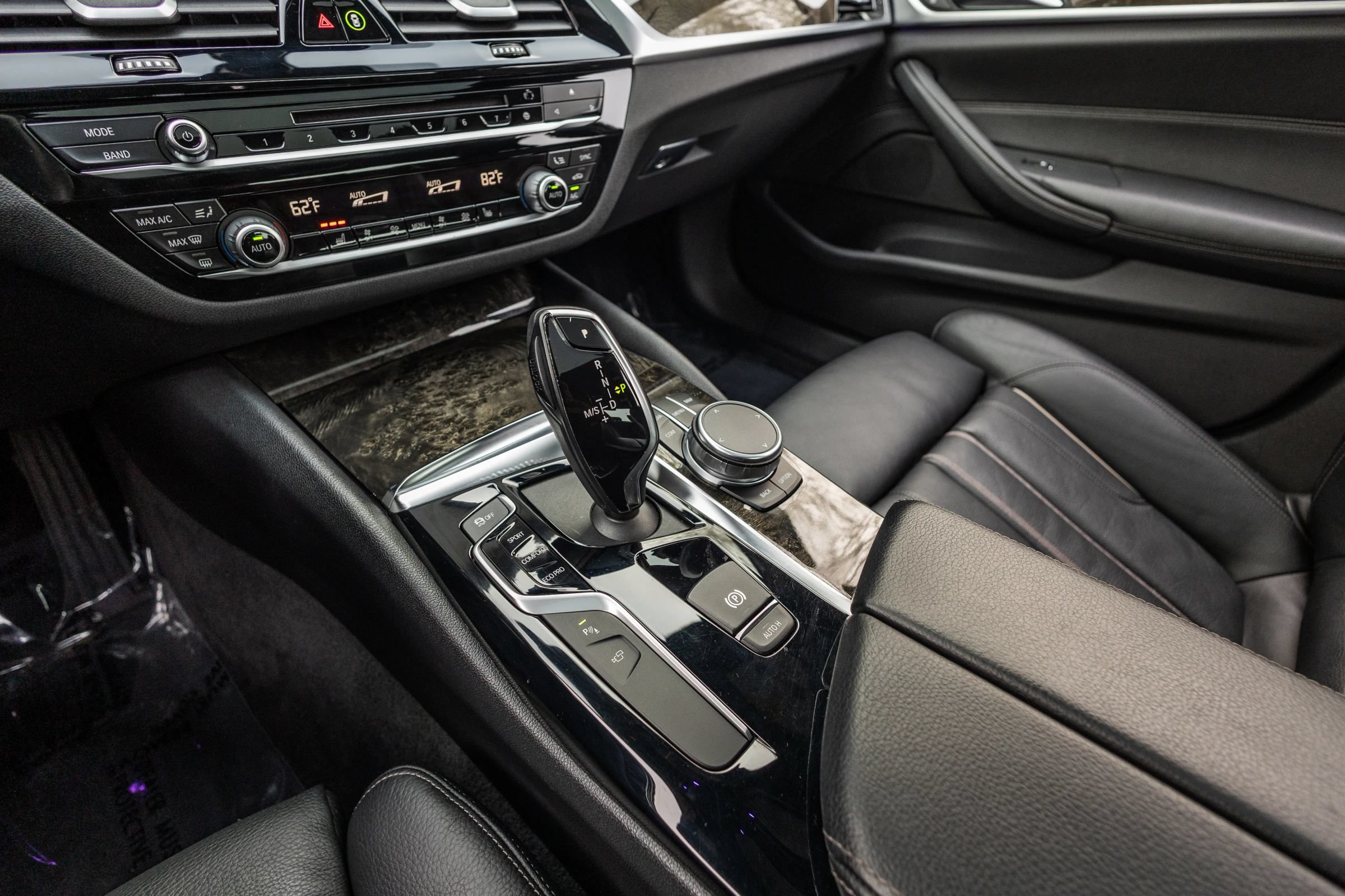 Used 2019 BMW 540i w/ Premium Package RWD image 28