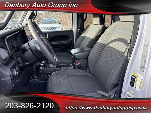 Used 2024 Jeep Wrangler Unlimited Rubicon 4xe w/ Convenience Group AWD/4WD image 9