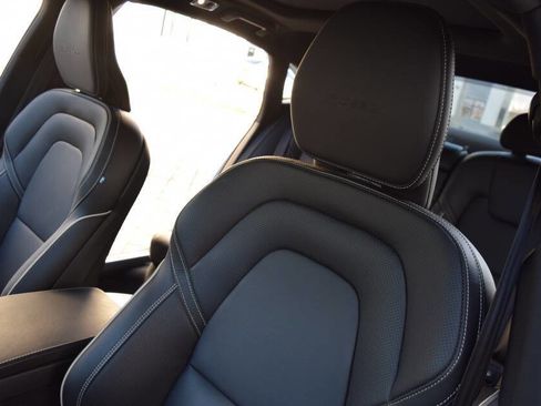 Used 2020 Volvo S90 T6 R-Design image 37