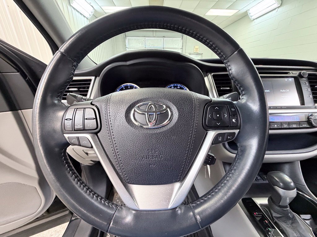 Used 2018 Toyota Highlander Plus AWD/4WD image 49