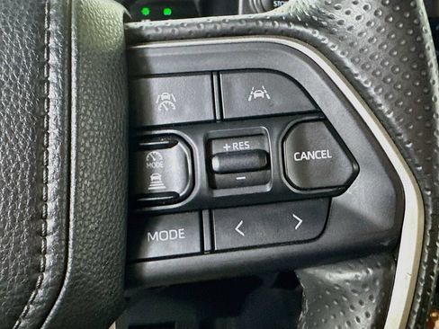 Used 2025 Toyota 4Runner SR5 AWD/4WD image 23