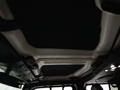 Used 2019 Jeep Wrangler Unlimited Sahara w/ Quick Order Package 24M Moab AWD/4WD image 8