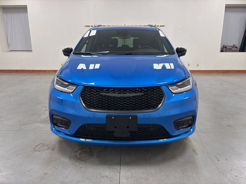 New 2026 Chrysler Pacifica Select w/ S Appearance Package FWD image 3