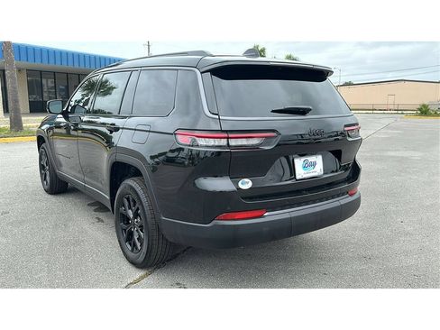 New 2026 Jeep Grand Cherokee L 2WD image 4