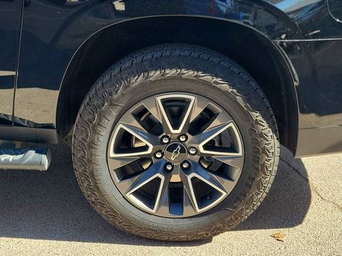 Used 2024 Chevrolet Suburban Z71 w/ Luxury Package image 8