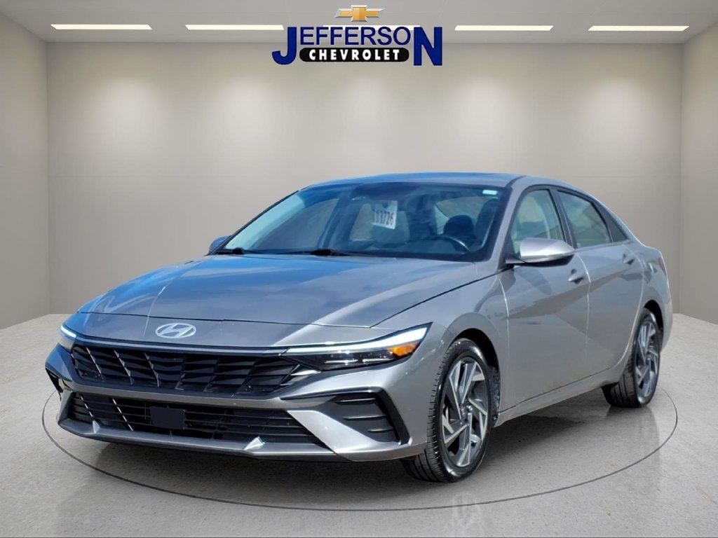Used 2025 Hyundai Elantra Limited FWD image 1