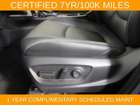 Used 2025 Toyota Corolla Cross XLE AWD/4WD image 19