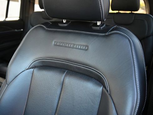 Used 2023 Jeep Grand Cherokee Overland AWD/4WD image 22