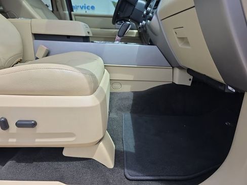 Used 2017 Ford Expedition Limited w/ Equipment Group 301A RWD image 31