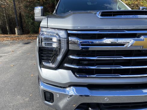 Used 2025 Chevrolet Silverado 2500 LTZ w/ LTZ Premium Package image 14