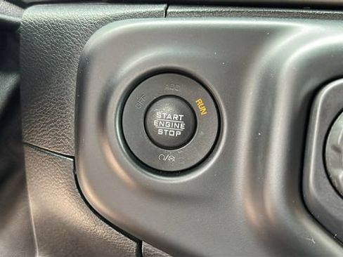 Used 2020 Jeep Wrangler Unlimited Sahara AWD/4WD image 18