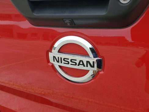 Used 2021 Nissan Titan SV w/ SV Convenience Package image 6