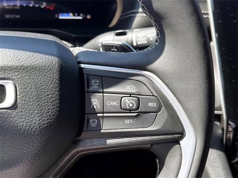 Used 2023 Jeep Grand Cherokee Altitude image 22