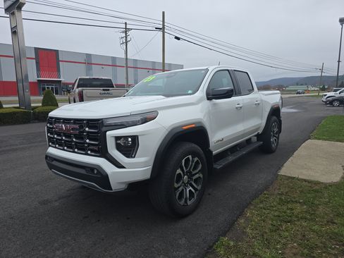 Used 2023 GMC Canyon AT4 w/ AT4 Premium Package AWD/4WD image 8