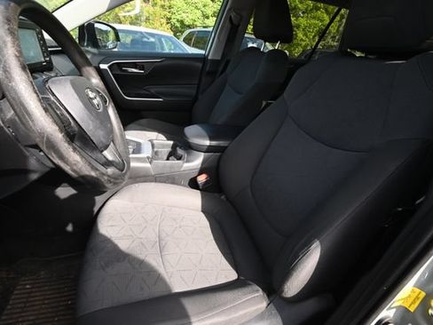 Used 2020 Toyota RAV4 XLE AWD/4WD image 7