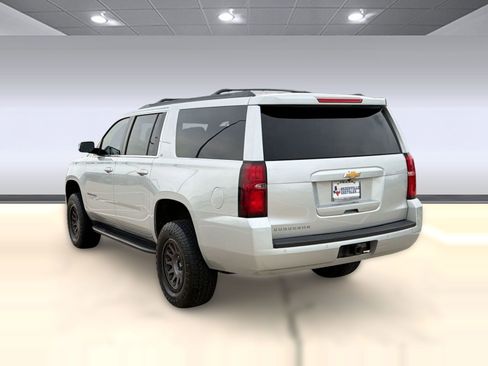 Used 2019 Chevrolet Suburban LT RWD image 3