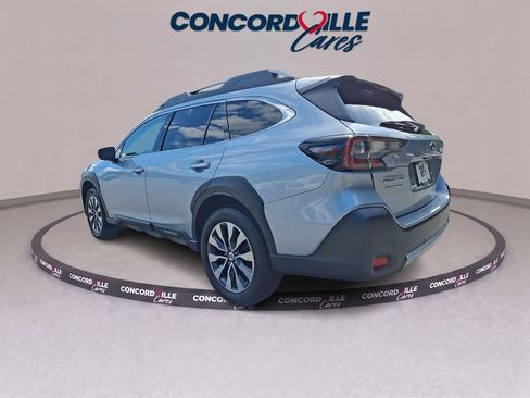 Used 2023 Subaru Outback Touring AWD/4WD image 5