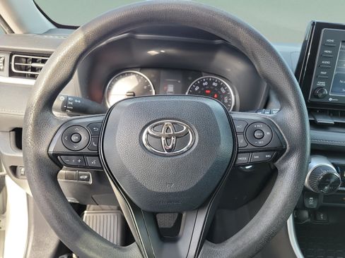 Used 2022 Toyota RAV4 XLE w/ Convenience Package FWD image 17